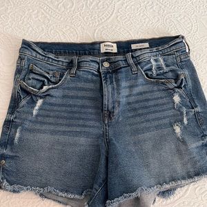 Kensie women’s denim shorts size 10. Inseam 4”.